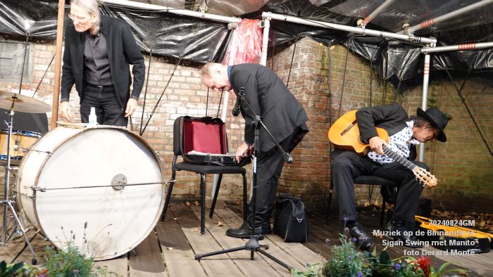 DSC06820-DSC06791- Muziek op de Binnendieze - Sigan Swing met Manito - 24aug2024 -  foto GerardMontE