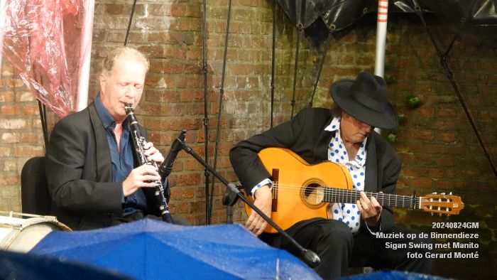 DSC06862- Muziek op de Binnendieze - Sigan Swing met Manito - 24aug2024 -  foto GerardMontE
