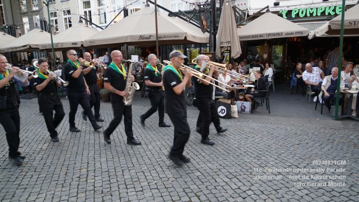 DSC05322- 11e Zwanenbroedersrally aankomst - Parade met Kikvorschen - 21sep2024 -  foto GerardMontE web