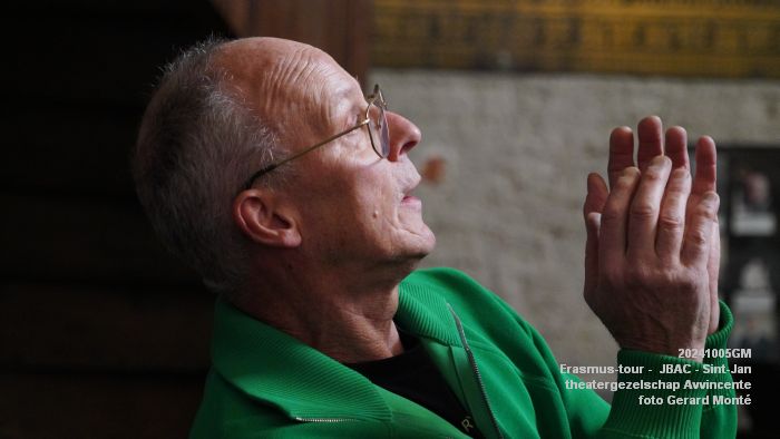 DSC05826- thema-tour Erasmus - theatergezelschap Avvincente - JBAC - Sint-Jan - 5okt2024 -  foto GerardMontE web