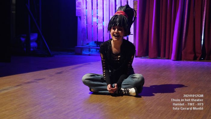 DSC06683- Tint Thuis in het theater - Hamlet - Huis73 - 12okt2024 -  foto GerardMontE web