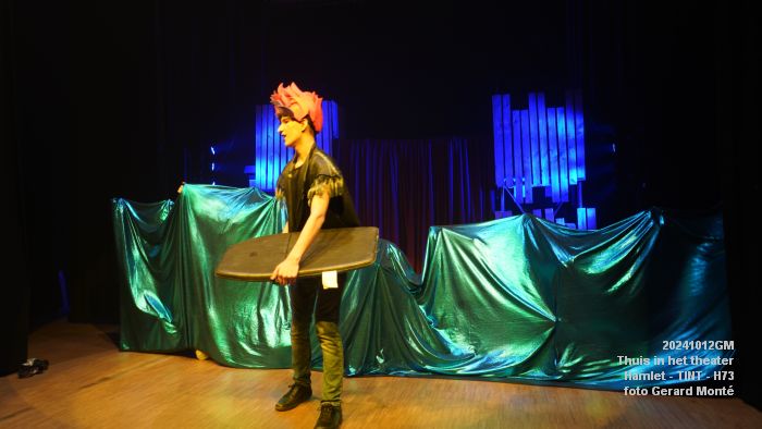 DSC06756- Tint Thuis in het theater - Hamlet - Huis73 - 12okt2024 -  foto GerardMontE web