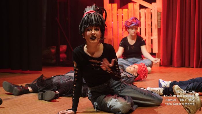 DSC06782- Tint Thuis in het theater - Hamlet - Huis73 - 12okt2024 -  foto GerardMontE web