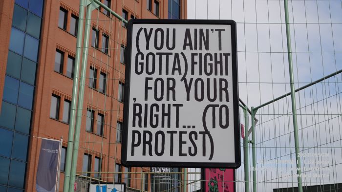 DSC03082- ART-GRONDWET - buitenexpositie grondwetartikelen - Leonardo da Vinci-plein - 15okt2024 - foto GerardMontE web DSC03082- ART-GRONDWET - buitenexpositie grondwetartikelen - Leonardo da Vinci-plein - 15okt2024 - foto GerardMontE web