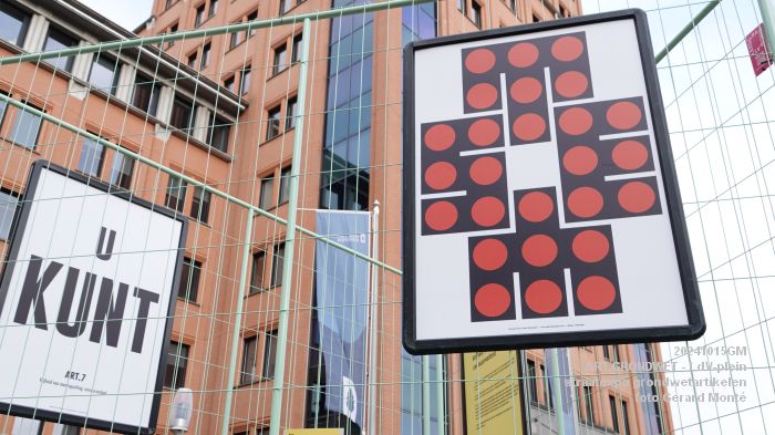 DSC03106- ART-GRONDWET - buitenexpositie grondwetartikelen - Leonardo da Vinci-plein - 15okt2024 - foto GerardMontE web DSC03106- ART-GRONDWET - buitenexpositie grondwetartikelen - Leonardo da Vinci-plein - 15okt2024 - foto GerardMontE web