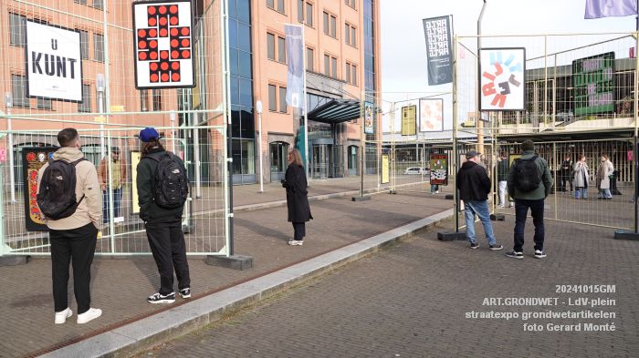 DSC03154- ART-GRONDWET - buitenexpositie grondwetartikelen - Leonardo da Vinci-plein - 15okt2024 - foto GerardMontE web DSC03154- ART-GRONDWET - buitenexpositie grondwetartikelen - Leonardo da Vinci-plein - 15okt2024 - foto GerardMontE web
