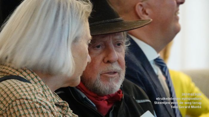 DSC04133- struikelstenen-symposium Steentjes voor de weg terug - 23okt2024 -  foto GerardMontE web