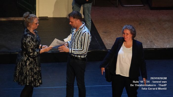 DSC04724- Huis 44-24 - toneel van De Theatermakers - ThadP - 26okt2024 - foto GerardMontE web DSC04724- Huis 44-24 - toneel van De Theatermakers - ThadP - 26okt2024 - foto GerardMontE web