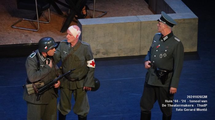 DSC04740- Huis 44-24 - toneel van De Theatermakers - ThadP - 26okt2024 - foto GerardMontE web DSC04740- Huis 44-24 - toneel van De Theatermakers - ThadP - 26okt2024 - foto GerardMontE web