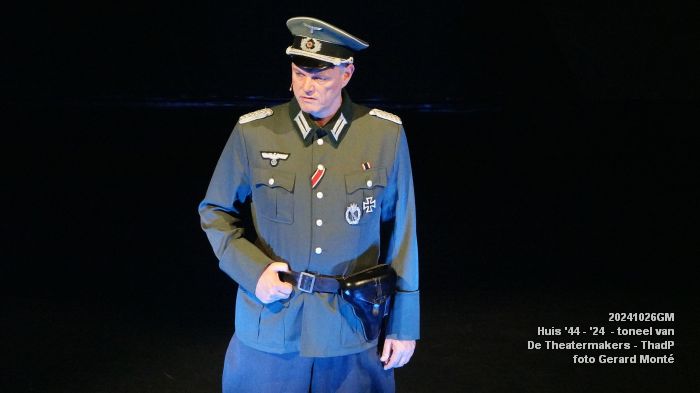 DSC04742- Huis 44-24 - toneel van De Theatermakers - ThadP - 26okt2024 - foto GerardMontE web DSC04742- Huis 44-24 - toneel van De Theatermakers - ThadP - 26okt2024 - foto GerardMontE web