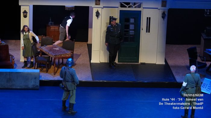 DSC04794- Huis 44-24 - toneel van De Theatermakers - ThadP - 26okt2024 - foto GerardMontE web DSC04794- Huis 44-24 - toneel van De Theatermakers - ThadP - 26okt2024 - foto GerardMontE web