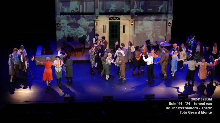 DSC04805- Huis 44-24 - toneel van De Theatermakers - ThadP - 26okt2024 - foto GerardMontE web DSC04805- Huis 44-24 - toneel van De Theatermakers - ThadP - 26okt2024 - foto GerardMontE web