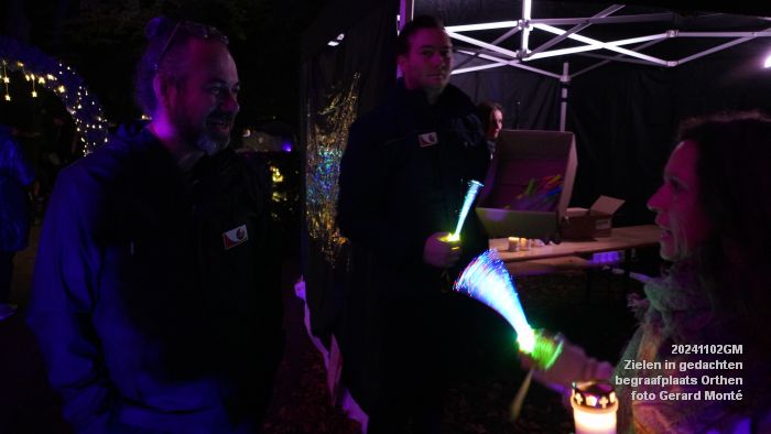 DSC08915- Zielen in gedachten - lichtjesavond op de begraafplaats Groenendaal in Orthen - 2nov2024 - foto GerardMontE web DSC08915- Zielen in gedachten - lichtjesavond op de begraafplaats Groenendaal in Orthen - 2nov2024 - foto GerardMontE web