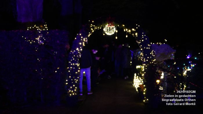 DSC08916- Zielen in gedachten - lichtjesavond op de begraafplaats Groenendaal in Orthen - 2nov2024 - foto GerardMontE web DSC08916- Zielen in gedachten - lichtjesavond op de begraafplaats Groenendaal in Orthen - 2nov2024 - foto GerardMontE web