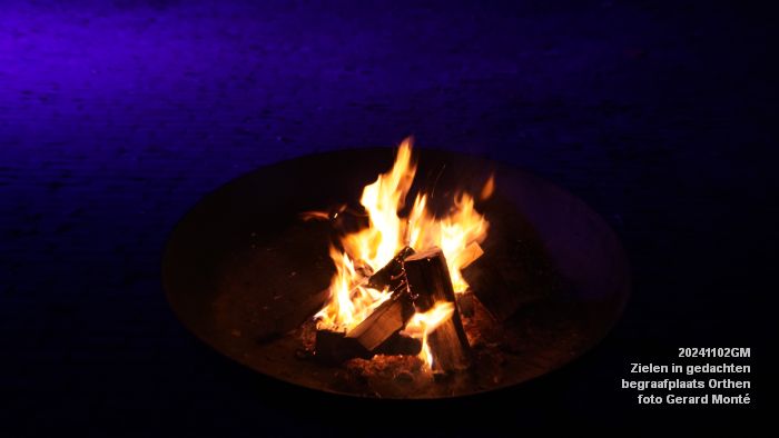 DSC08921- Zielen in gedachten - lichtjesavond op de begraafplaats Groenendaal in Orthen - 2nov2024 - foto GerardMontE web DSC08921- Zielen in gedachten - lichtjesavond op de begraafplaats Groenendaal in Orthen - 2nov2024 - foto GerardMontE web