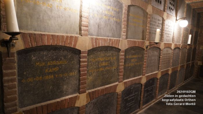 DSC08942- Zielen in gedachten - lichtjesavond op de begraafplaats Groenendaal in Orthen - 2nov2024 - foto GerardMontE web DSC08942- Zielen in gedachten - lichtjesavond op de begraafplaats Groenendaal in Orthen - 2nov2024 - foto GerardMontE web