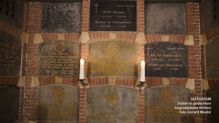 DSC08944- Zielen in gedachten - lichtjesavond op de begraafplaats Groenendaal in Orthen - 2nov2024 - foto GerardMontE web DSC08944- Zielen in gedachten - lichtjesavond op de begraafplaats Groenendaal in Orthen - 2nov2024 - foto GerardMontE web