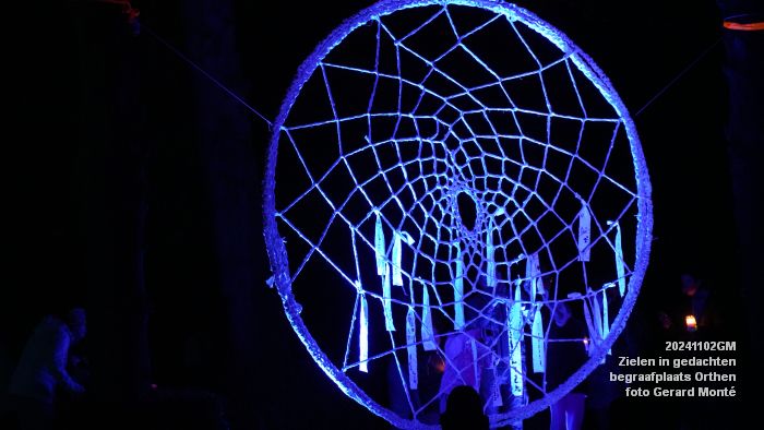 DSC08947- Zielen in gedachten - lichtjesavond op de begraafplaats Groenendaal in Orthen - 2nov2024 - foto GerardMontE web DSC08947- Zielen in gedachten - lichtjesavond op de begraafplaats Groenendaal in Orthen - 2nov2024 - foto GerardMontE web