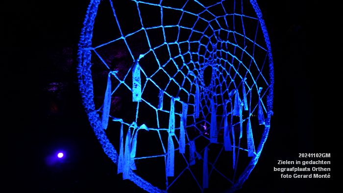 DSC08951- Zielen in gedachten - lichtjesavond op de begraafplaats Groenendaal in Orthen - 2nov2024 - foto GerardMontE web DSC08951- Zielen in gedachten - lichtjesavond op de begraafplaats Groenendaal in Orthen - 2nov2024 - foto GerardMontE web