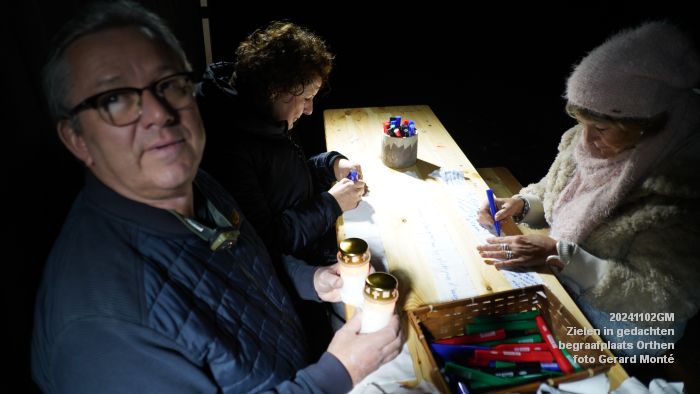 DSC08952- Zielen in gedachten - lichtjesavond op de begraafplaats Groenendaal in Orthen - 2nov2024 - foto GerardMontE web DSC08952- Zielen in gedachten - lichtjesavond op de begraafplaats Groenendaal in Orthen - 2nov2024 - foto GerardMontE web