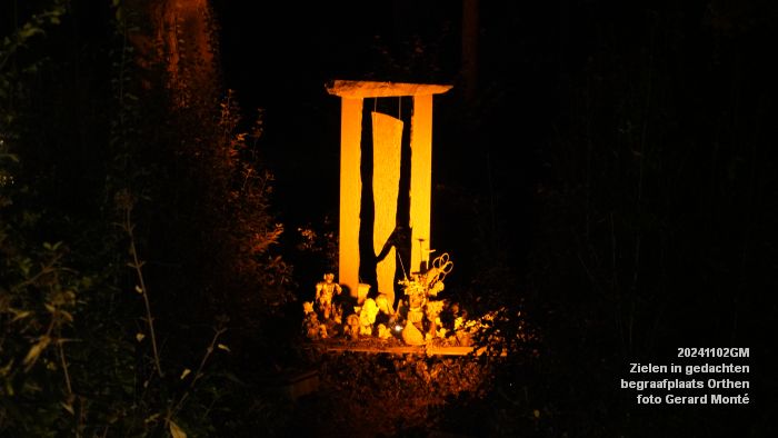 DSC08964- Zielen in gedachten - lichtjesavond op de begraafplaats Groenendaal in Orthen - 2nov2024 - foto GerardMontE web DSC08964- Zielen in gedachten - lichtjesavond op de begraafplaats Groenendaal in Orthen - 2nov2024 - foto GerardMontE web