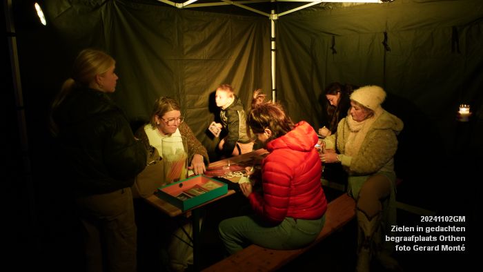DSC08972- Zielen in gedachten - lichtjesavond op de begraafplaats Groenendaal in Orthen - 2nov2024 - foto GerardMontE web DSC08972- Zielen in gedachten - lichtjesavond op de begraafplaats Groenendaal in Orthen - 2nov2024 - foto GerardMontE web