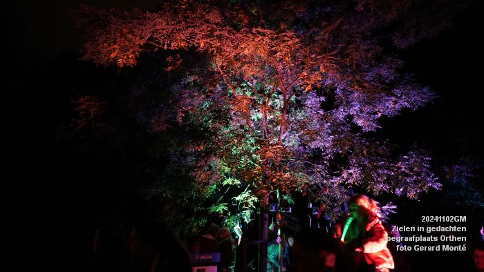 DSC08975- Zielen in gedachten - lichtjesavond op de begraafplaats Groenendaal in Orthen - 2nov2024 - foto GerardMontE web DSC08975- Zielen in gedachten - lichtjesavond op de begraafplaats Groenendaal in Orthen - 2nov2024 - foto GerardMontE web