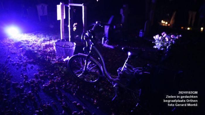 DSC08986- Zielen in gedachten - lichtjesavond op de begraafplaats Groenendaal in Orthen - 2nov2024 - foto GerardMontE web DSC08986- Zielen in gedachten - lichtjesavond op de begraafplaats Groenendaal in Orthen - 2nov2024 - foto GerardMontE web