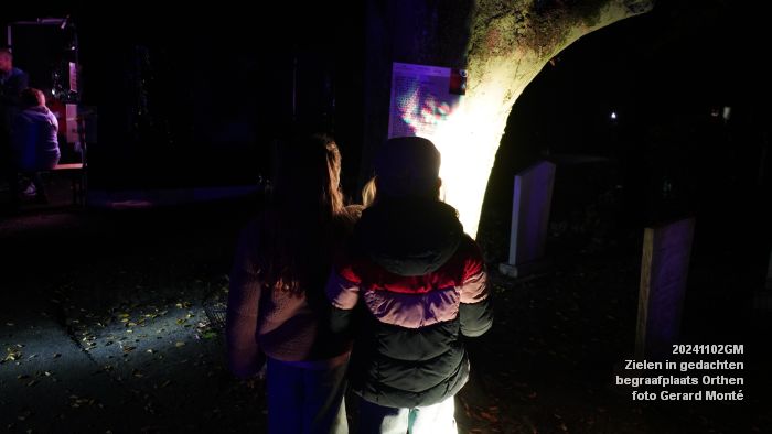 DSC08987- Zielen in gedachten - lichtjesavond op de begraafplaats Groenendaal in Orthen - 2nov2024 - foto GerardMontE web DSC08987- Zielen in gedachten - lichtjesavond op de begraafplaats Groenendaal in Orthen - 2nov2024 - foto GerardMontE web