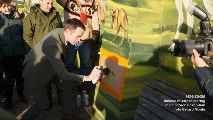 eDSC00029- nieuwe muurschildering in de Jeroen Bosch-tuin - 30nov2024 - foto GerardMontE web eDSC00029- nieuwe muurschildering in de Jeroen Bosch-tuin - 30nov2024 - foto GerardMontE web