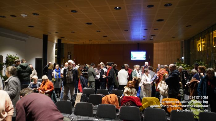 DSC00716- gemeenteraad - aanbieding toekomststoel klimaat - 10dec2024 - foto GerardMontE web DSC00716- gemeenteraad - aanbieding toekomststoel klimaat - 10dec2024 - foto GerardMontE web