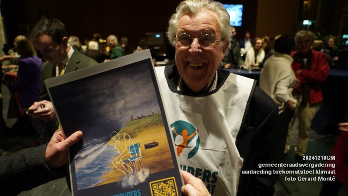 DSC00723- gemeenteraad - aanbieding toekomststoel klimaat - 10dec2024 - foto GerardMontE web DSC00723- gemeenteraad - aanbieding toekomststoel klimaat - 10dec2024 - foto GerardMontE web