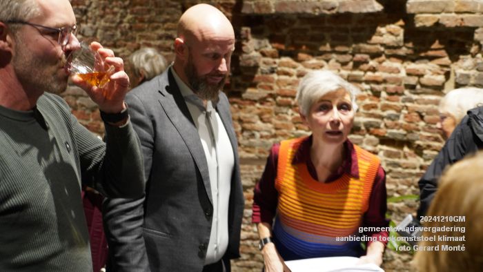 DSC00726- gemeenteraad - aanbieding toekomststoel klimaat - 10dec2024 - foto GerardMontE web DSC00726- gemeenteraad - aanbieding toekomststoel klimaat - 10dec2024 - foto GerardMontE web