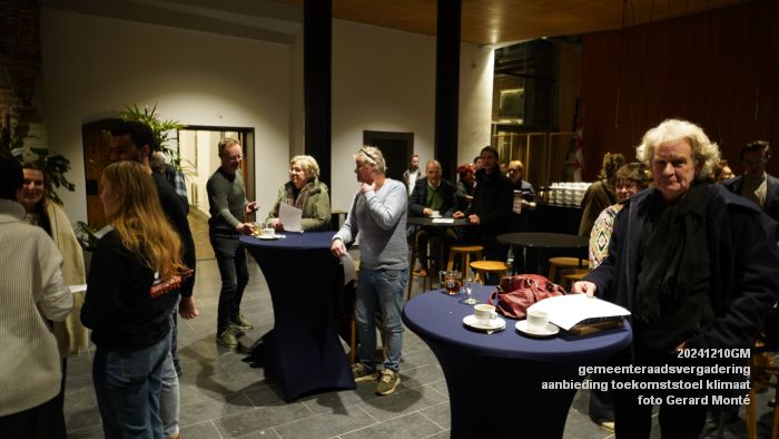 DSC00728- gemeenteraad - aanbieding toekomststoel klimaat - 10dec2024 - foto GerardMontE web DSC00728- gemeenteraad - aanbieding toekomststoel klimaat - 10dec2024 - foto GerardMontE web