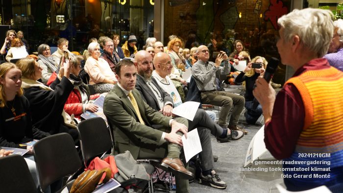 DSC00731- gemeenteraad - aanbieding toekomststoel klimaat - 10dec2024 - foto GerardMontE web DSC00731- gemeenteraad - aanbieding toekomststoel klimaat - 10dec2024 - foto GerardMontE web