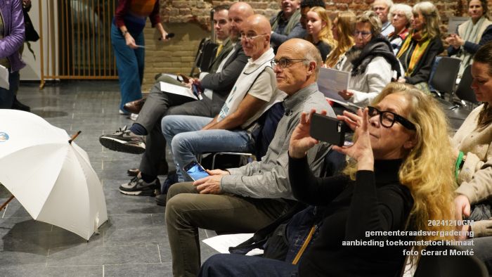 DSC00741- gemeenteraad - aanbieding toekomststoel klimaat - 10dec2024 - foto GerardMontE web DSC00741- gemeenteraad - aanbieding toekomststoel klimaat - 10dec2024 - foto GerardMontE web