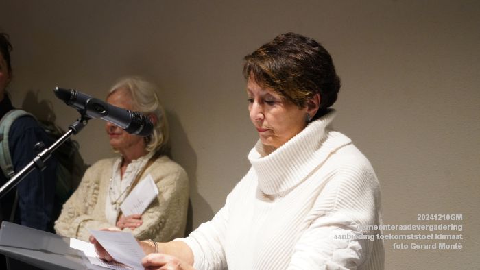 DSC00753- gemeenteraad - aanbieding toekomststoel klimaat - 10dec2024 - foto GerardMontE web DSC00753- gemeenteraad - aanbieding toekomststoel klimaat - 10dec2024 - foto GerardMontE web