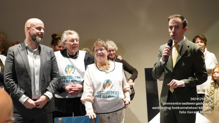 DSC00779- gemeenteraad - aanbieding toekomststoel klimaat - 10dec2024 - foto GerardMontE web DSC00779- gemeenteraad - aanbieding toekomststoel klimaat - 10dec2024 - foto GerardMontE web