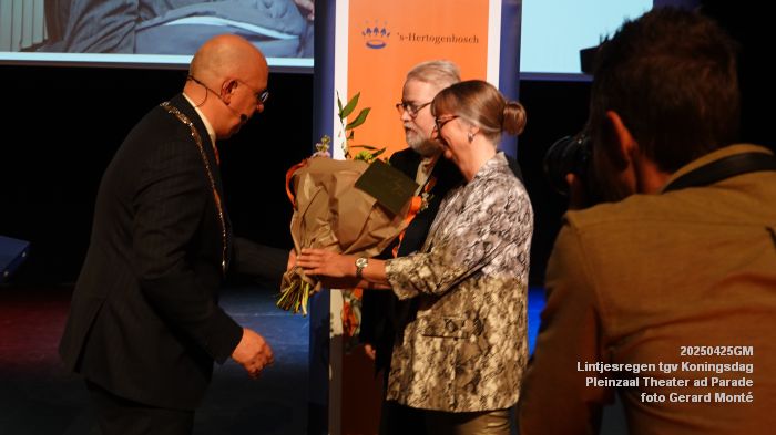 DSC00841- Lintjesregen tgv Koningsdag - Pleinzaal theater aan de Parade - 25apr2025 - foto GerardMontE web DSC00841- Lintjesregen tgv Koningsdag - Pleinzaal theater aan de Parade - 25apr2025 - foto GerardMontE web