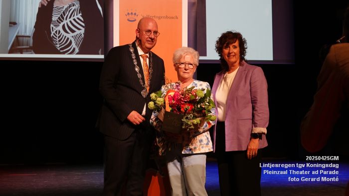 DSC00852- Lintjesregen tgv Koningsdag - Pleinzaal theater aan de Parade - 25apr2025 - foto GerardMontE web DSC00852- Lintjesregen tgv Koningsdag - Pleinzaal theater aan de Parade - 25apr2025 - foto GerardMontE web