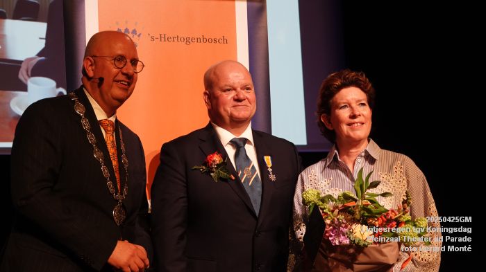 DSC01067- Lintjesregen tgv Koningsdag - Pleinzaal theater aan de Parade - 25apr2025 - foto GerardMontE web DSC01067- Lintjesregen tgv Koningsdag - Pleinzaal theater aan de Parade - 25apr2025 - foto GerardMontE web