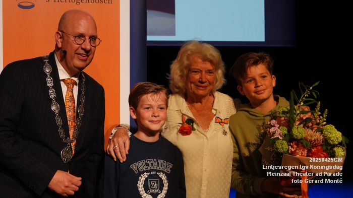 DSC01124- Lintjesregen tgv Koningsdag - Pleinzaal theater aan de Parade - 25apr2025 - foto GerardMontE web DSC01124- Lintjesregen tgv Koningsdag - Pleinzaal theater aan de Parade - 25apr2025 - foto GerardMontE web