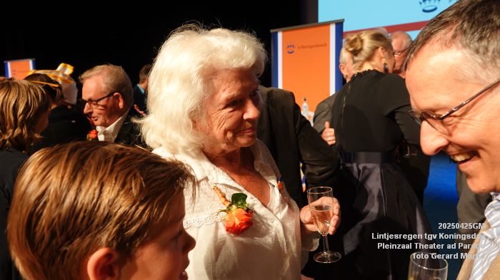 DSC01143- Lintjesregen tgv Koningsdag - Pleinzaal theater aan de Parade - 25apr2025 - foto GerardMontE web DSC01143- Lintjesregen tgv Koningsdag - Pleinzaal theater aan de Parade - 25apr2025 - foto GerardMontE web