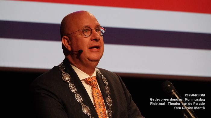 DSC01266- Gedecoreerdendag tgv Koningsdag - Pleinzaal theater aan de Parade - 26apr2025 - foto GerardMontE web DSC01266- Gedecoreerdendag tgv Koningsdag - Pleinzaal theater aan de Parade - 26apr2025 - foto GerardMontE web