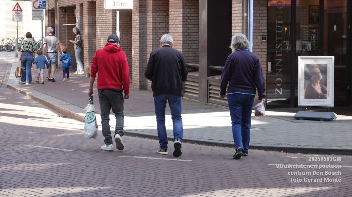 DSC01845- struikelstenen poetsen - 3mei2025 -  foto GerardMontE web