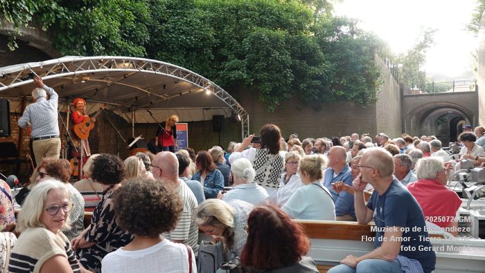 DSC01661- Muziek op de Binnendieze - Flor de Amor - 26julii2025 -  foto GerardMontE