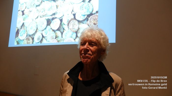 DSC09157- nkv-eol in De Slinger - Flip de Bree - vertrouwen in Romeins geld - 15okt2025 -  foto GerardMontE