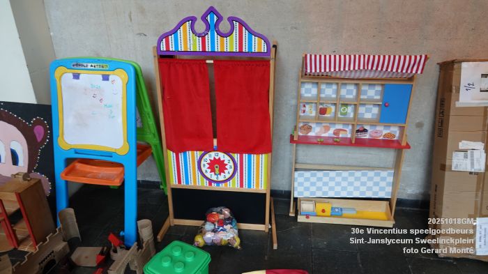 DSC09675- 30e Vincentius speelgoedbeurs in Sint-Janslyceum Sweelinckplein - 18okt2025 -  foto GerardMontE