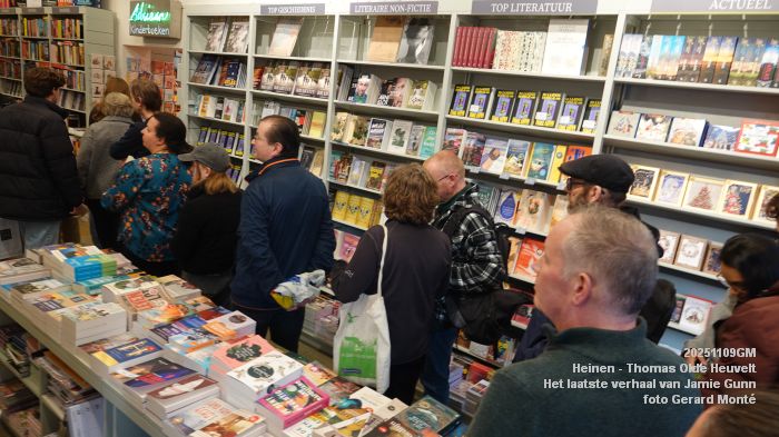 DSC02002- Heinen Thomas Olde Heuvelt signeert Het laatste verhaal -- - 9nov2025 - foto GerardMontE DSC02002- Heinen Thomas Olde Heuvelt signeert Het laatste verhaal -- - 9nov2025 - foto GerardMontE