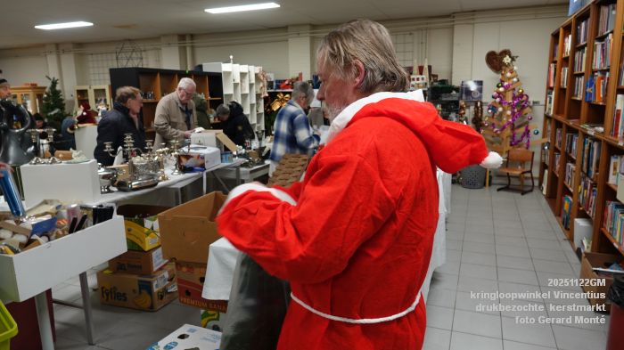 DSC03093- kringloopwinkel Vincentius - de kerstmarkt - 22nov2025 -  foto GerardMontE